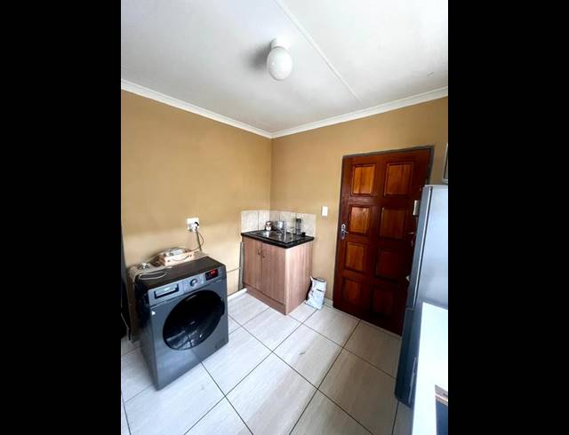 2 BEDROOM PROPERTY TO RENT IN FLEURHOF